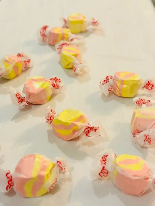 strawberry banana freeze dried salt water taffy